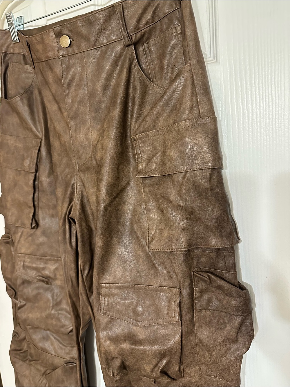 Women’s Brown Faux Leather Cargo Pocket Jogger Tapered Pants L Streetwear Grunge - Picture 3 of 8